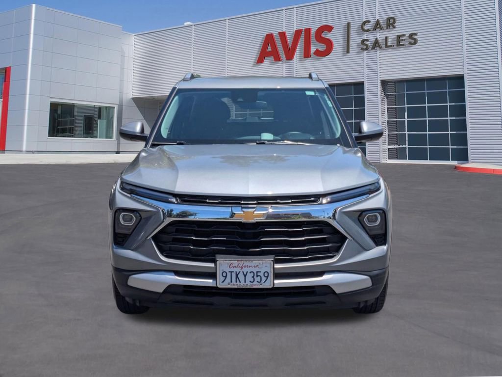 Used 2025 Chevrolet TrailBlazer LT AWD/4WD image 2