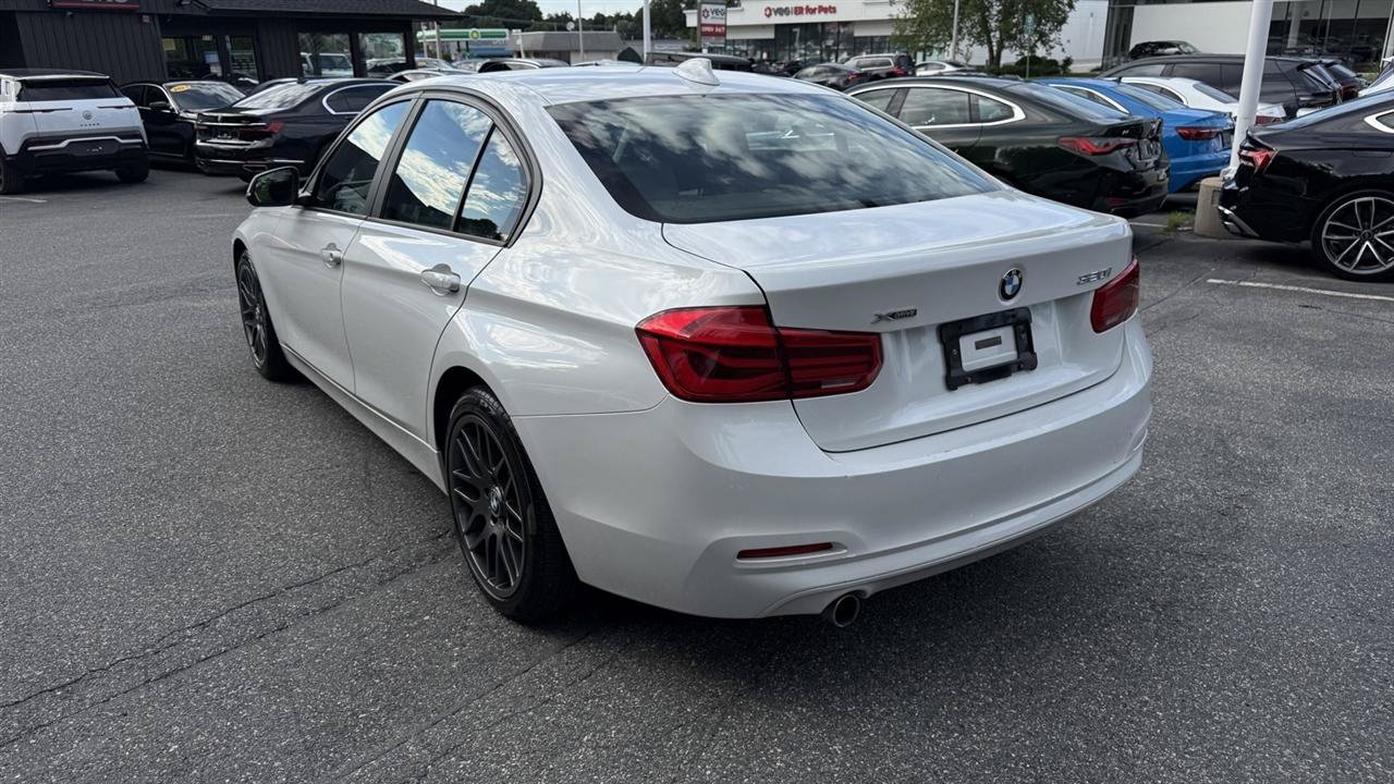 Used 2018 BMW 320i xDrive Sedan AWD/4WD image 13