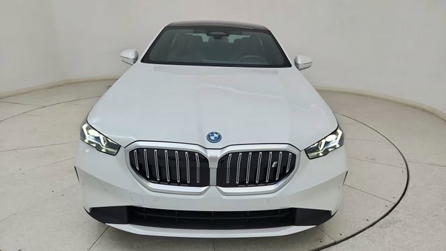Used 2025 BMW i5 xDrive40 w/ Premium Package AWD/4WD image 2