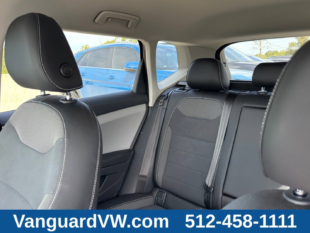 Used 2022 Volkswagen Taos SE w/ Driver Assistance Package FWD image 13