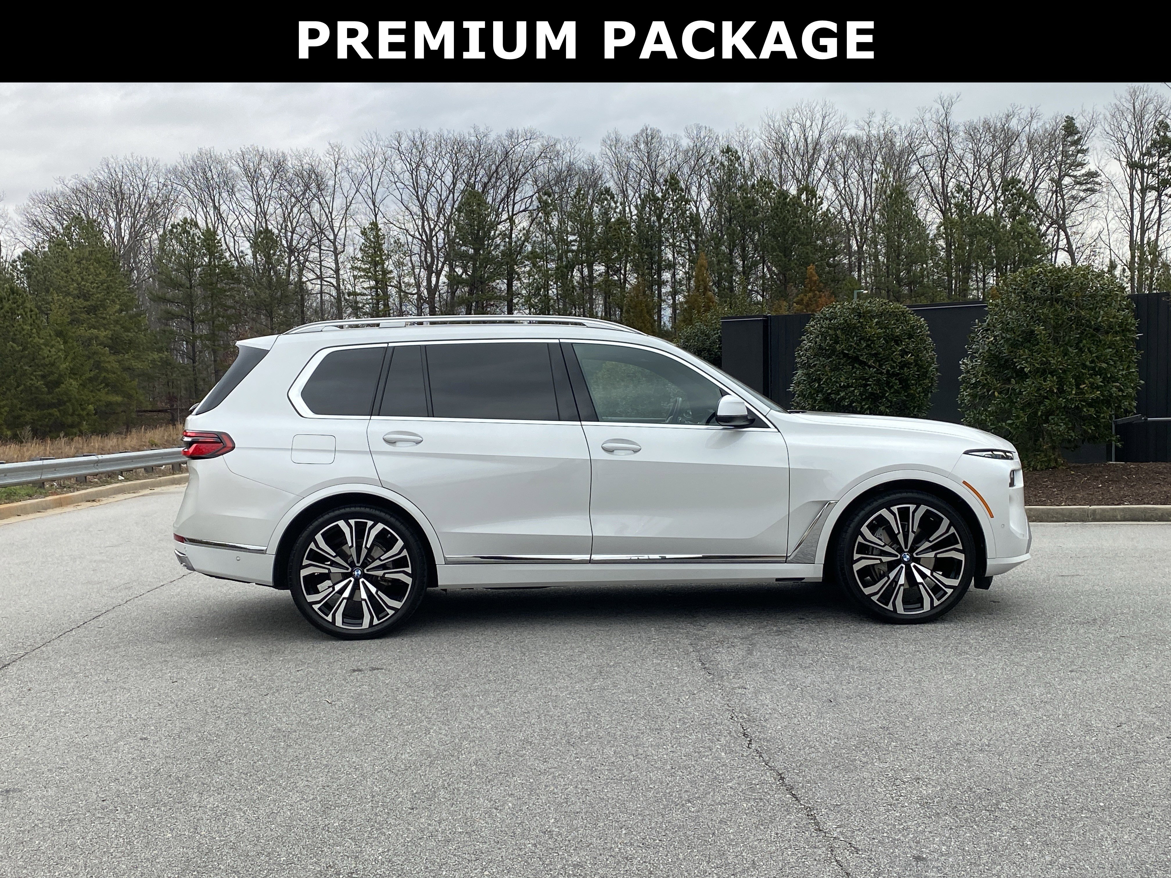 Used 2024 BMW X7 xDrive40i w/ Premium Package image 5