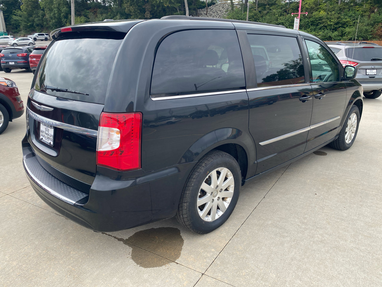 Used 2013 Chrysler Town & Country Touring image 6