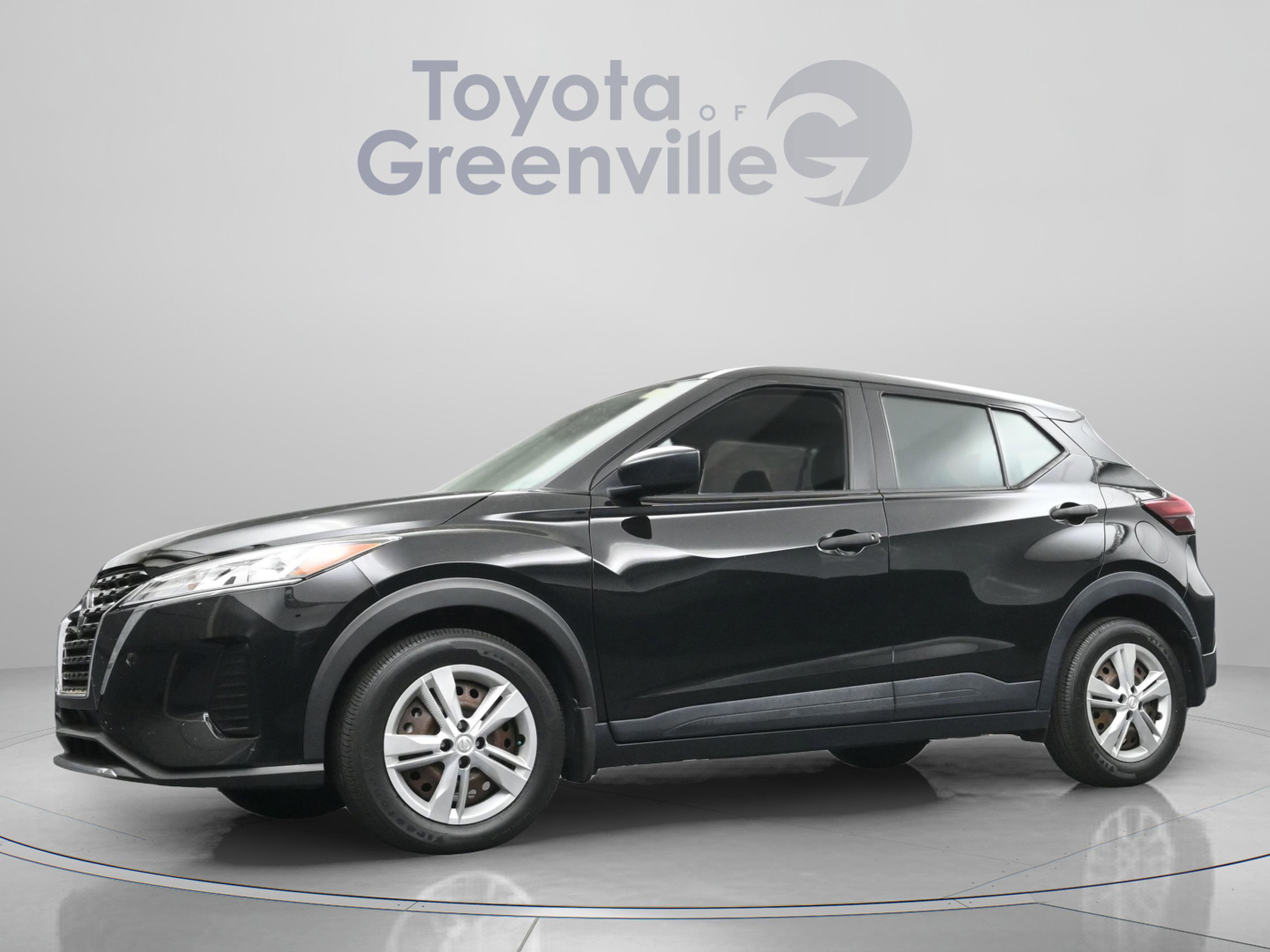 Used 2022 Nissan Kicks S image 2