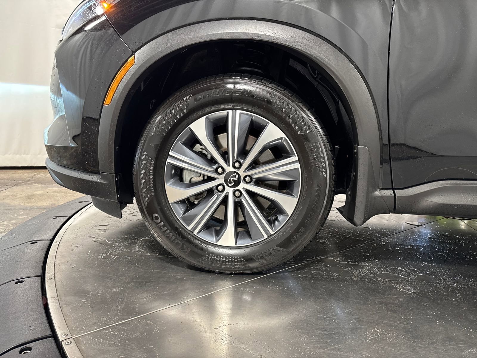 Certified 2025 INFINITI QX60 Pure image 3