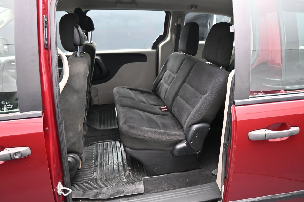 Used 2015 Dodge Grand Caravan American Value Package FWD image 20
