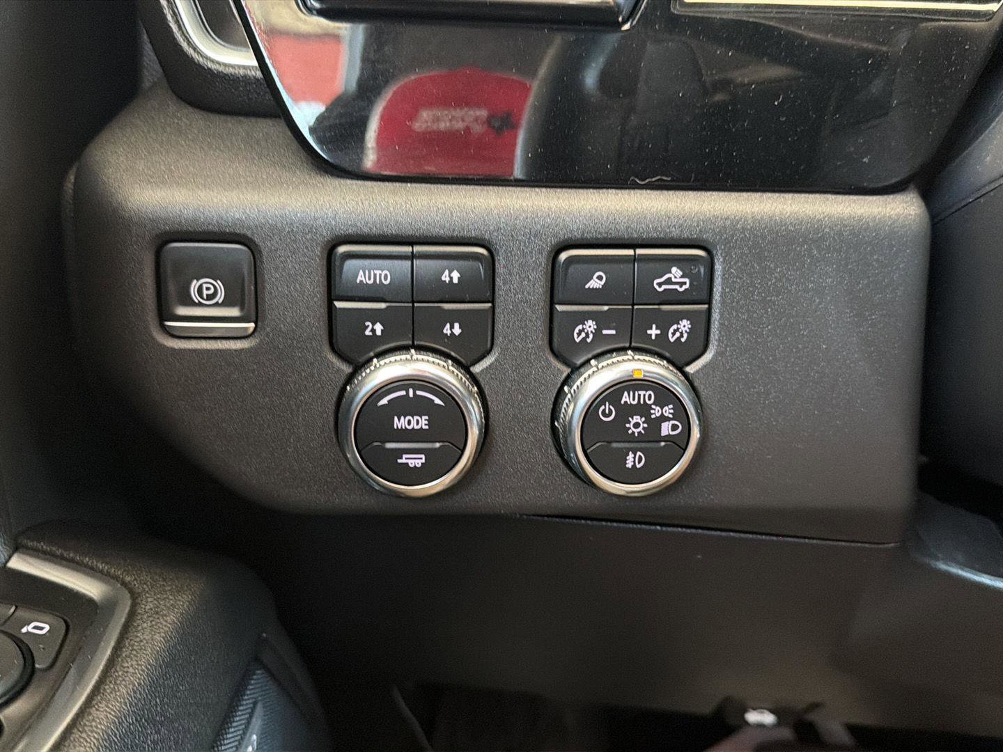 Used 2023 GMC Sierra 1500 SLT image 25