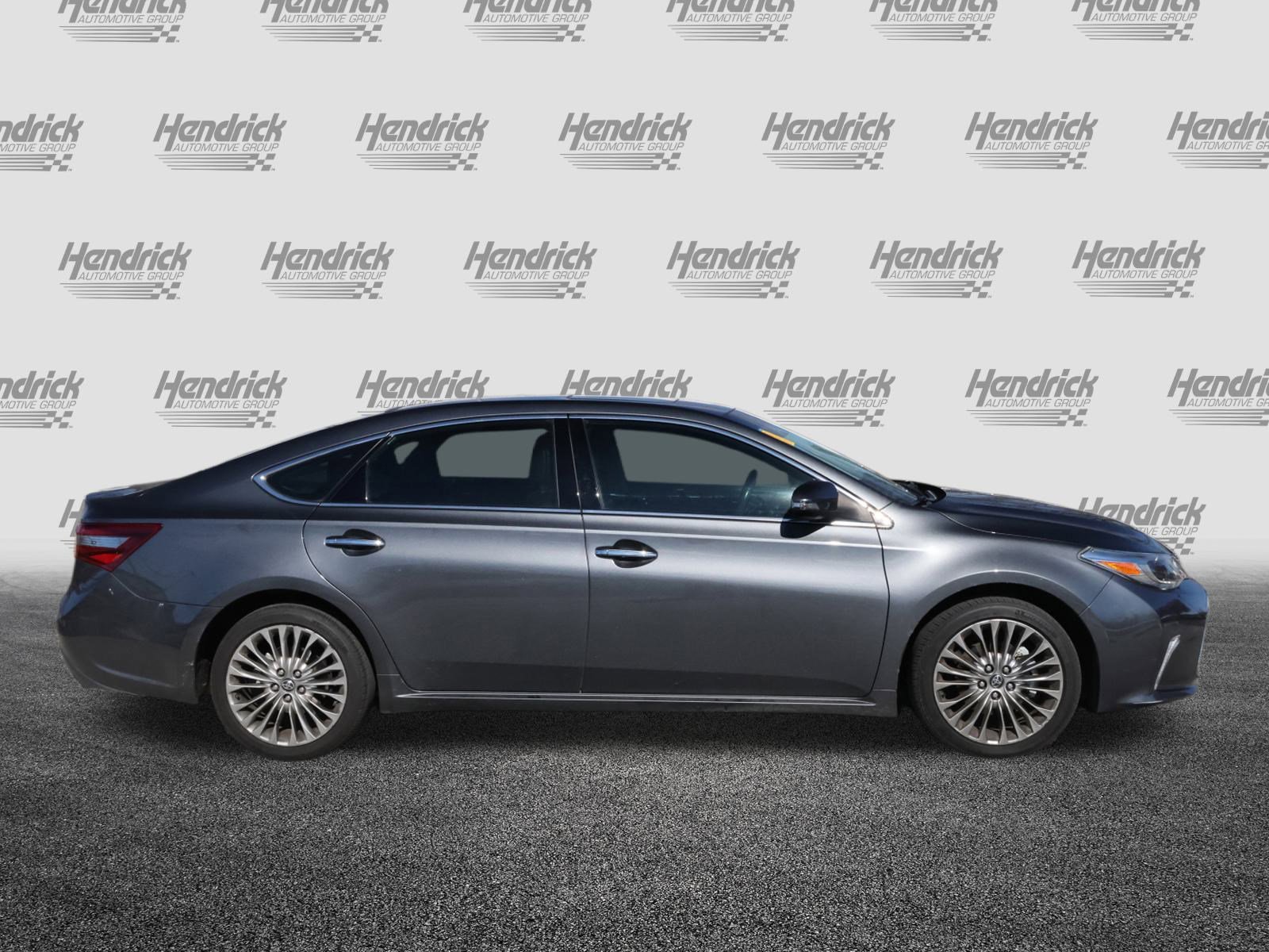 Used 2017 Toyota Avalon Limited image 10