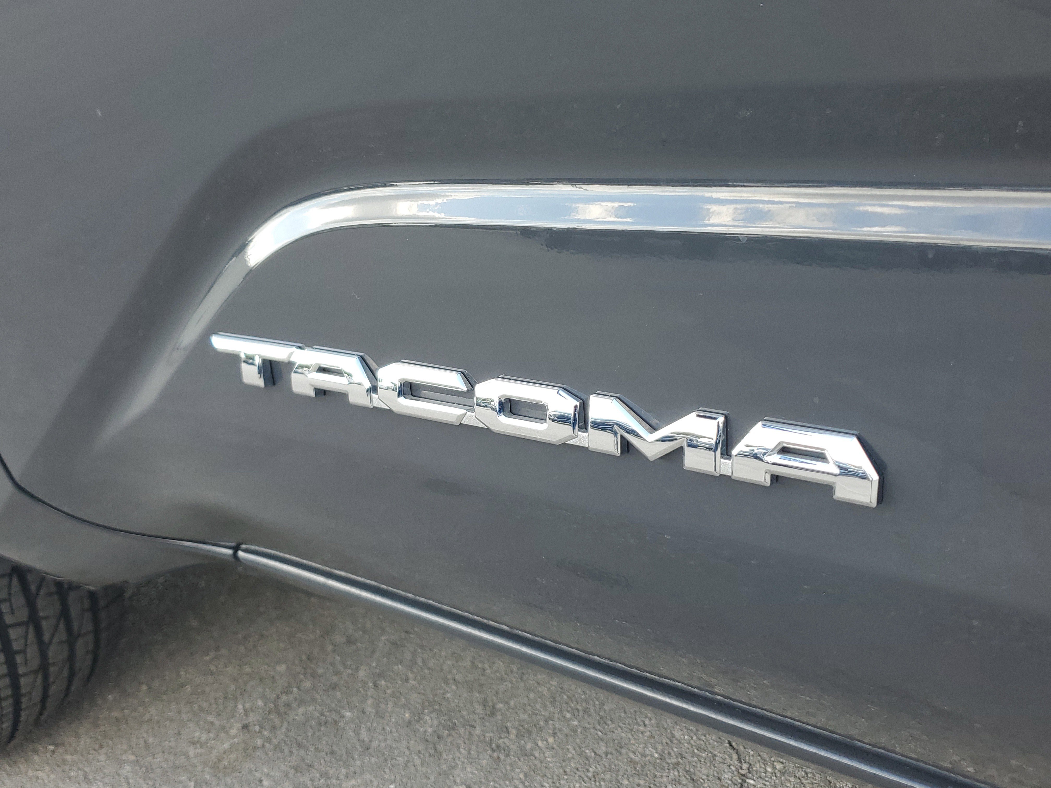 Used 2025 Toyota Tacoma SR5 RWD image 28