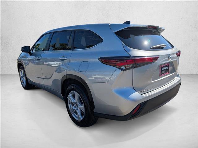 Certified 2025 Toyota Highlander LE image 7
