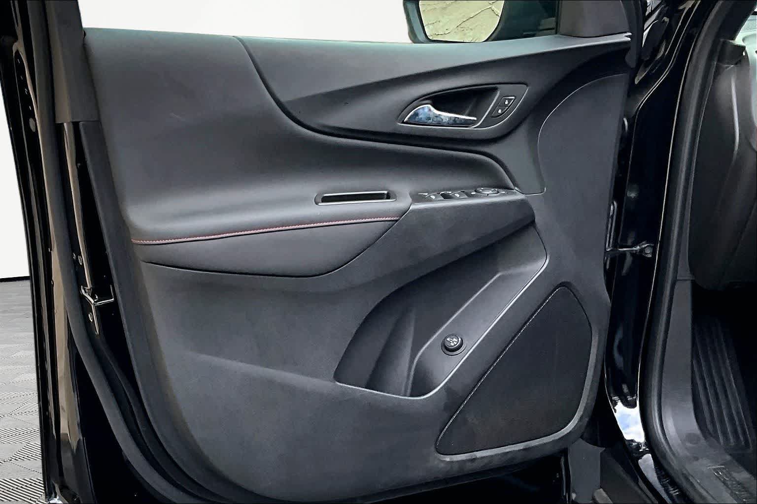 Used 2023 Chevrolet Equinox RS FWD image 22