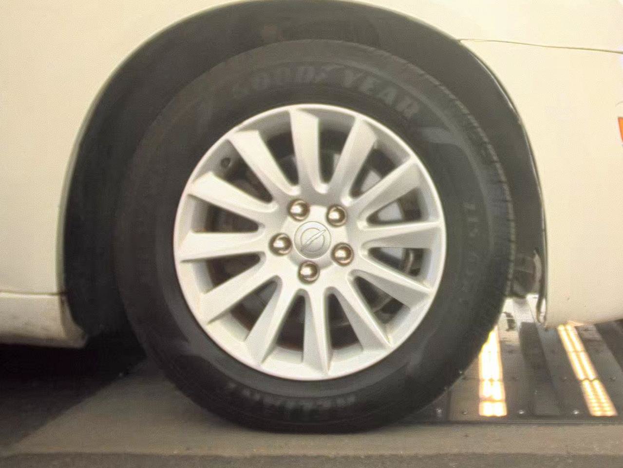 Used 2010 Chrysler 300 Touring RWD image 7