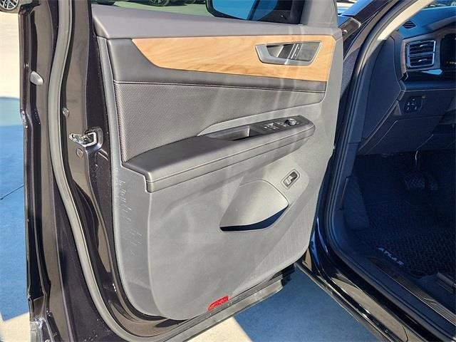 New 2025 Volkswagen Atlas SE image 9