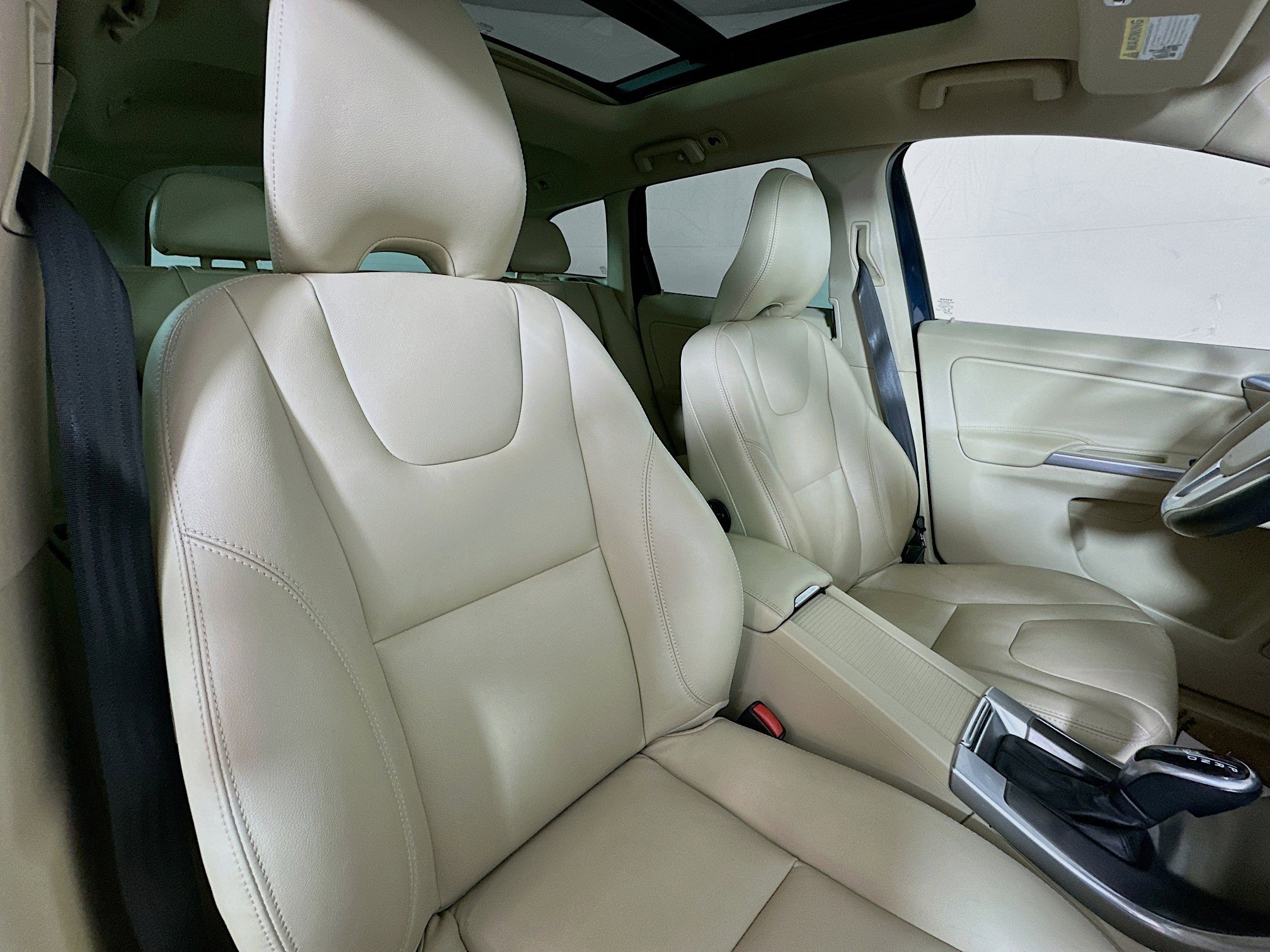 Used 2015 Volvo XC60 T6 Platinum AWD/4WD image 28