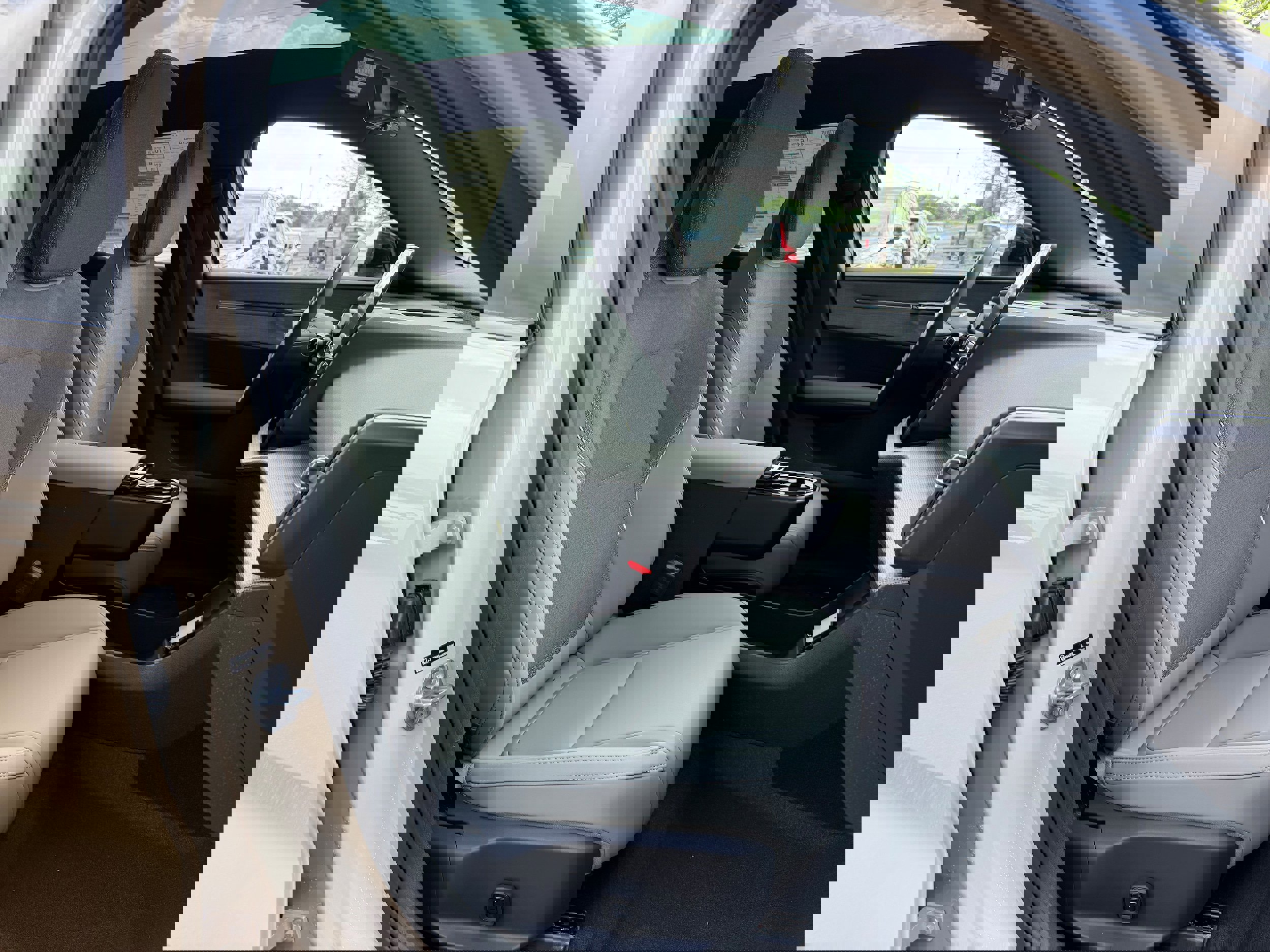 New 2026 Volvo EX30 Plus w/ Protection Package Premier image 8