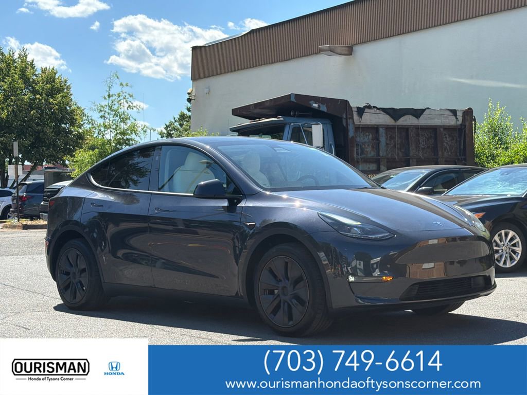 Used 2024 Tesla Model Y Long Range AWD/4WD image 1