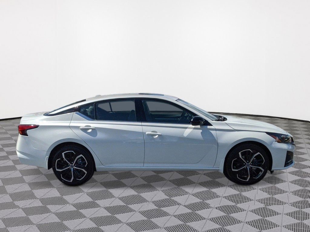 New 2025 Nissan Altima 2.5 SR w/ SR Premium Package image 2