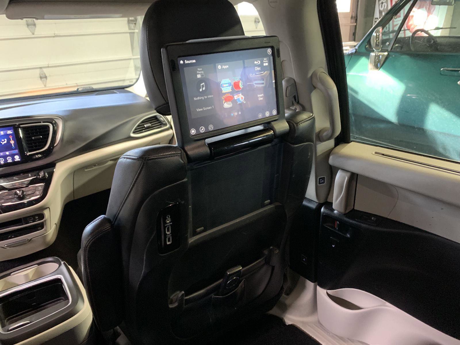 Used 2020 Chrysler Pacifica Touring-L Plus image 31