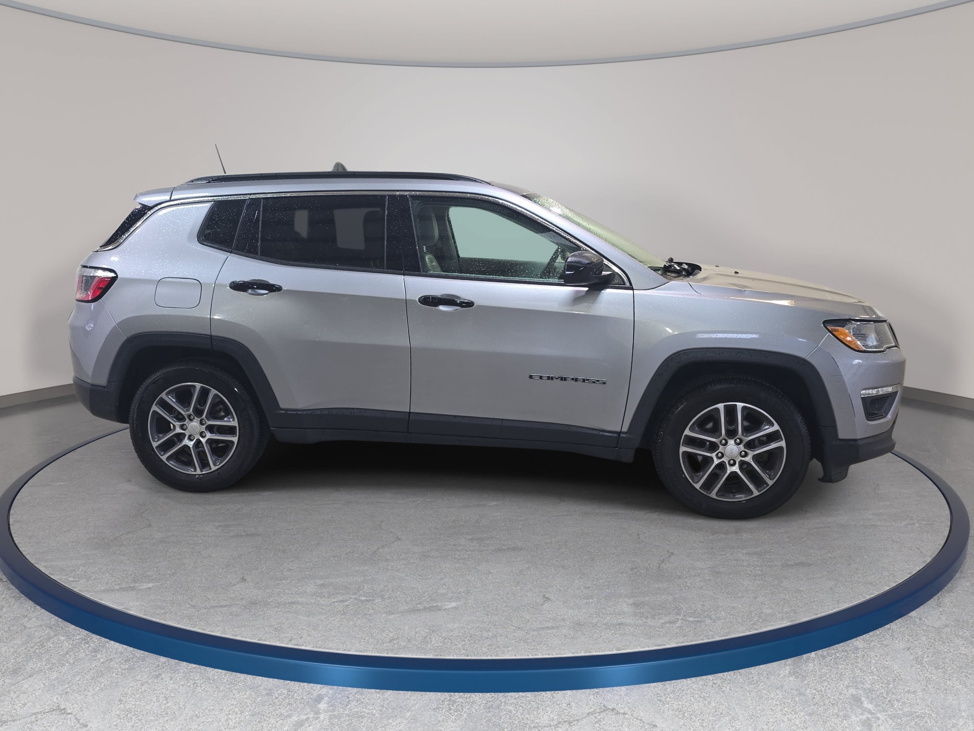 Used 2019 Jeep Compass Latitude w/ Popular Equipment Group FWD image 5