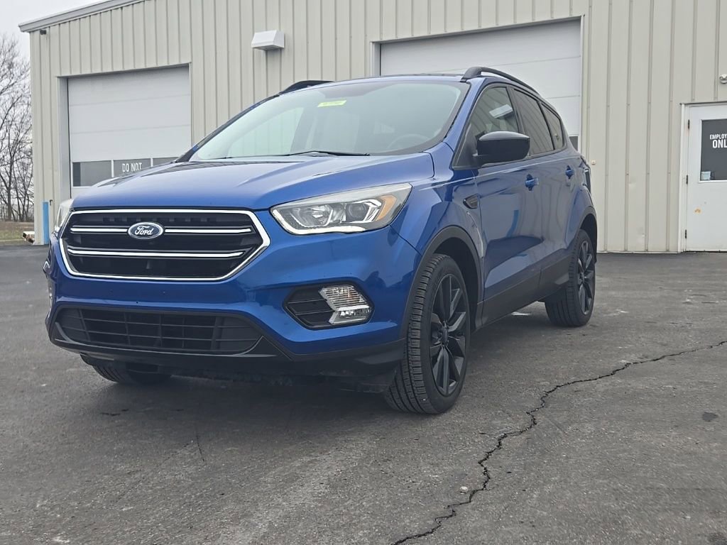 Used 2017 Ford Escape SE w/ Equipment Group 201A image 3