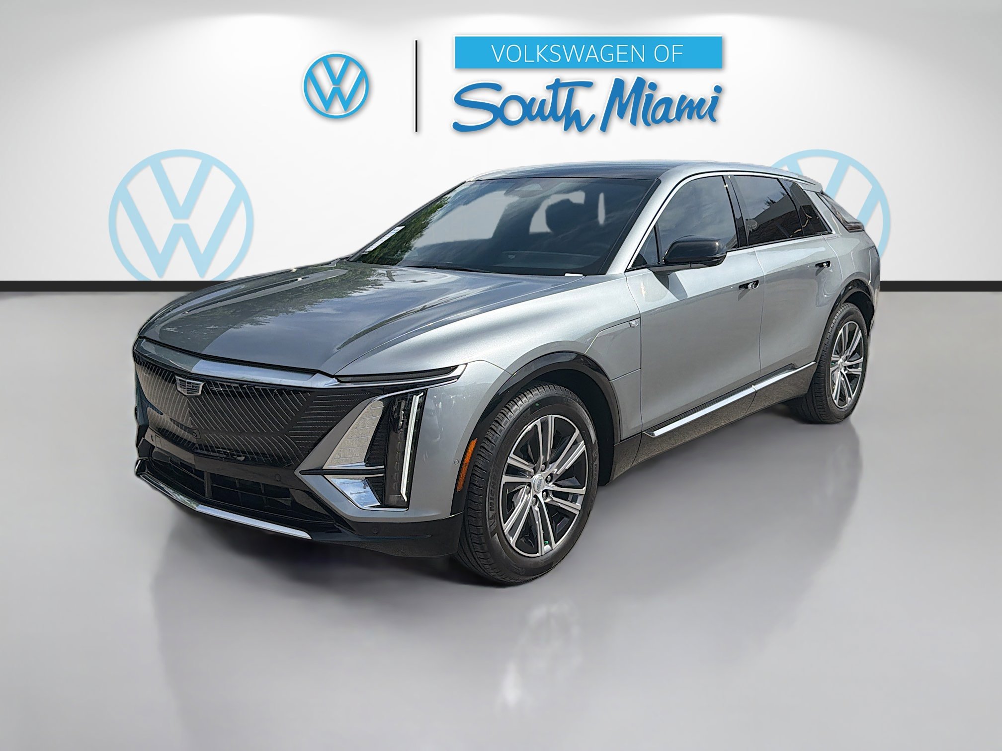 Used 2024 Cadillac Lyriq Luxury image 3