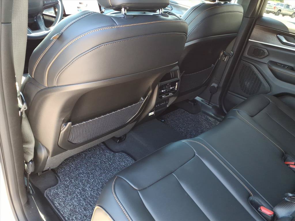 New 2026 Jeep Grand Cherokee Limited AWD/4WD image 14