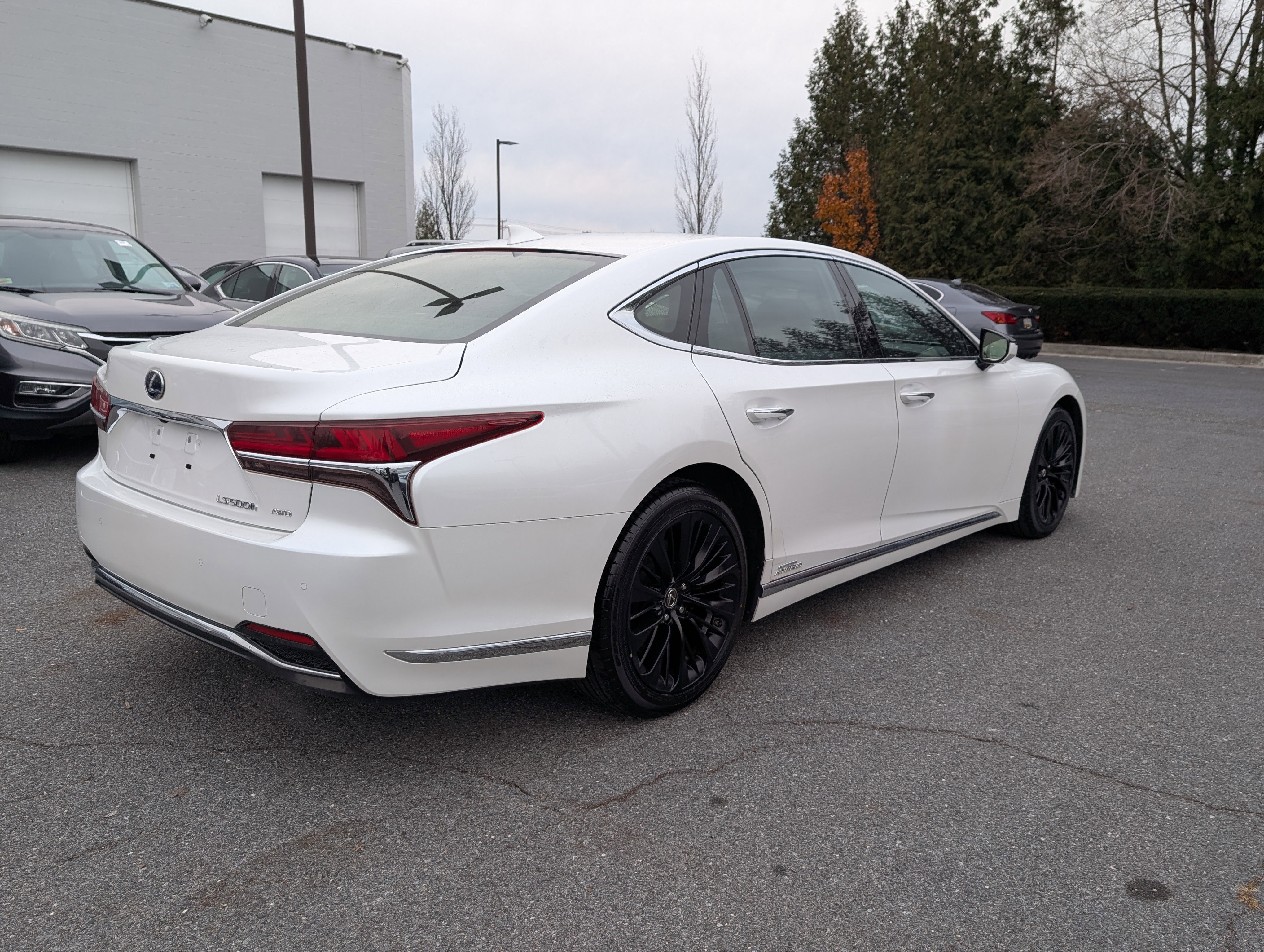 Used 2020 Lexus LS 500h AWD w/ Luxury Package image 3