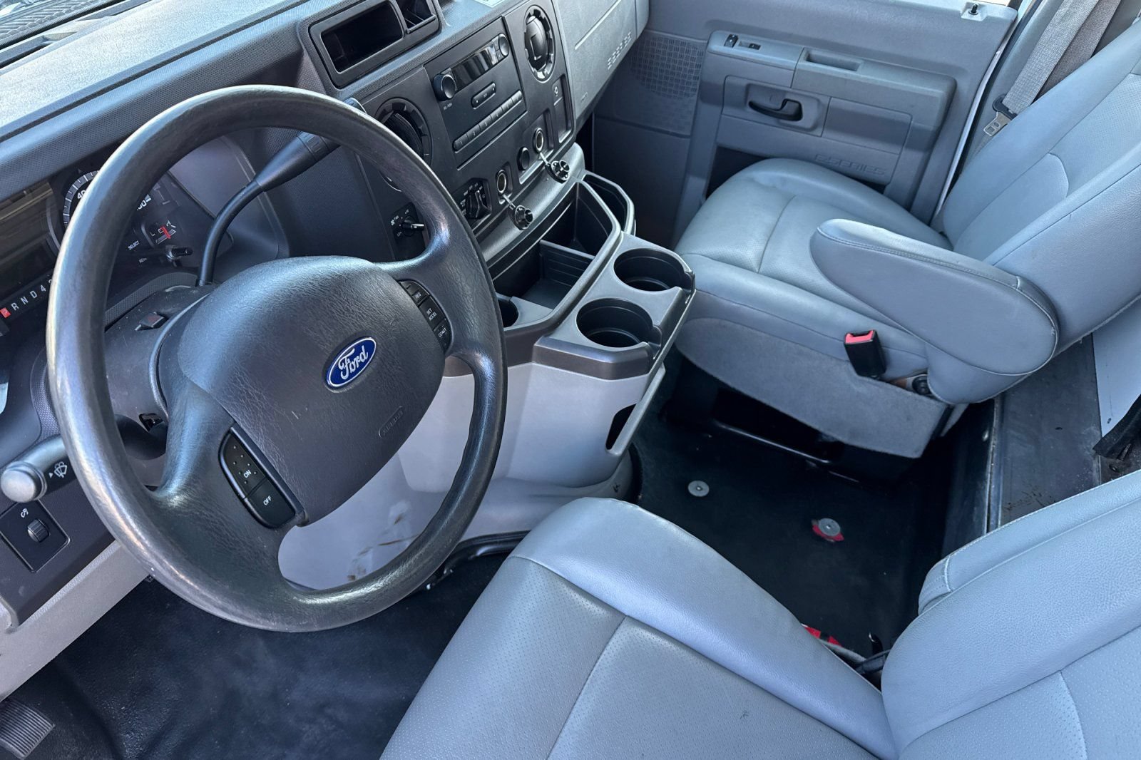 Used 2019 Ford E-450 and Econoline 450 Super Duty w/ Power Windows & Locks Group RWD image 10