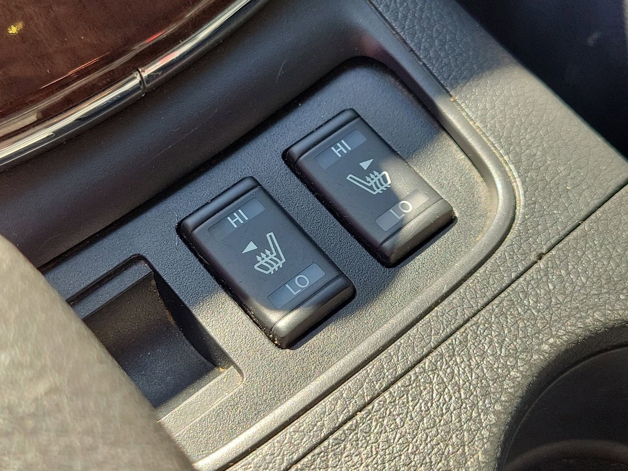 Used 2015 Nissan Sentra SL w/ Navigation Package FWD image 28