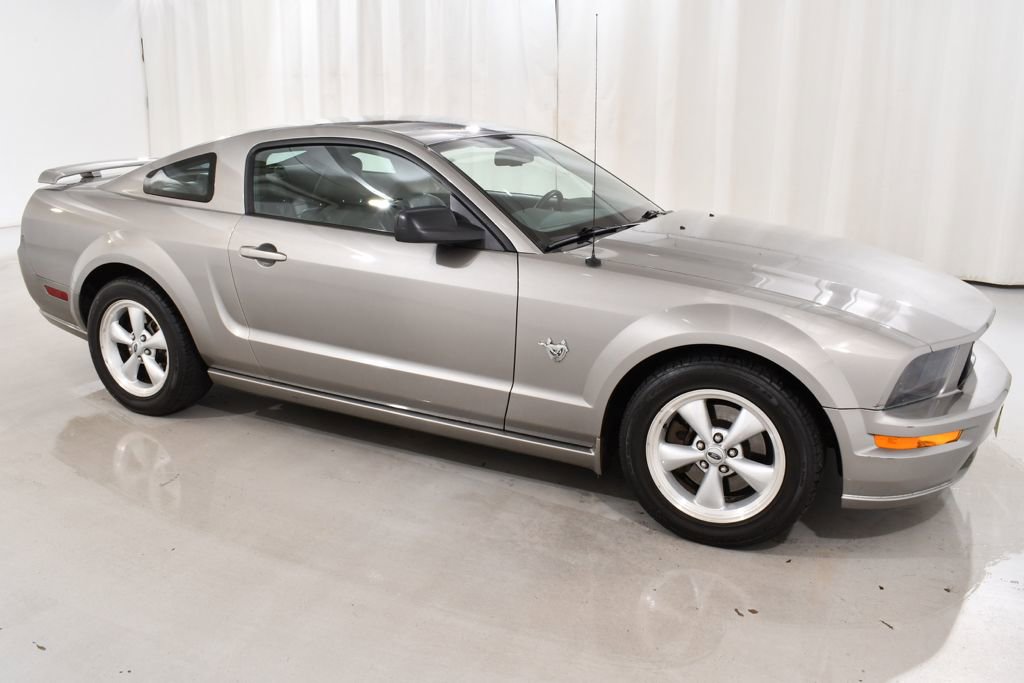 Used 2009 Ford Mustang GT Premium RWD image 5