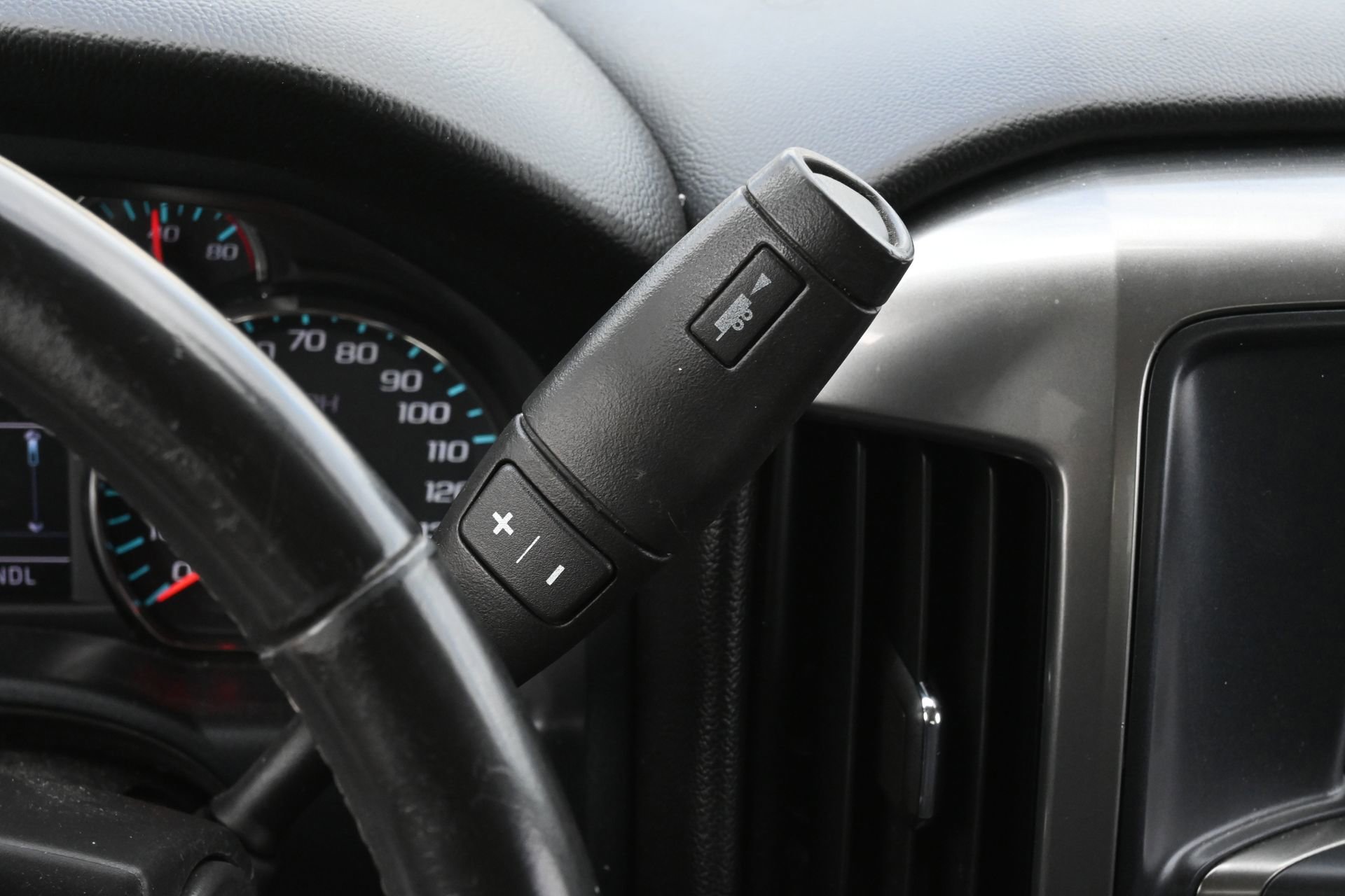 Used 2018 Chevrolet Silverado 1500 LT w/ All Star Edition RWD image 12