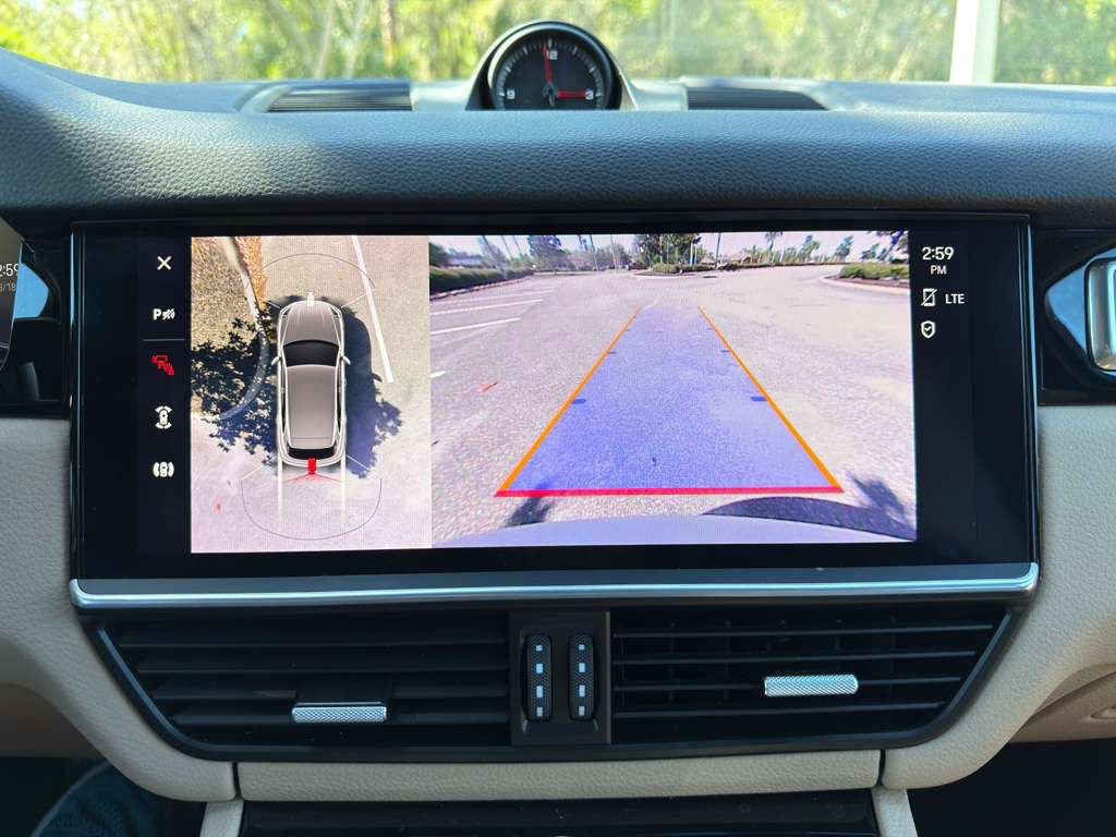 Certified 2023 Porsche Cayenne Platinum Edition image 12