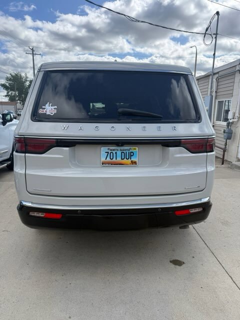 Used 2022 Jeep Wagoneer Series II w/ Premium Group I AWD/4WD image 4