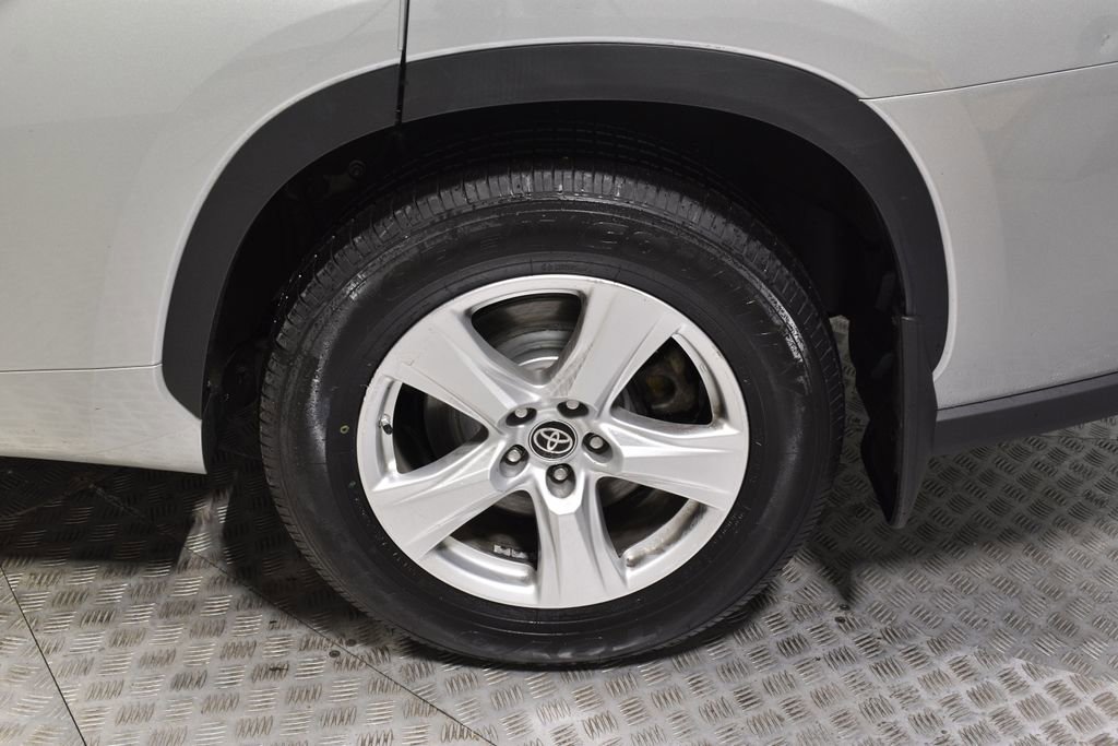 Used 2023 Toyota Highlander XLE image 35