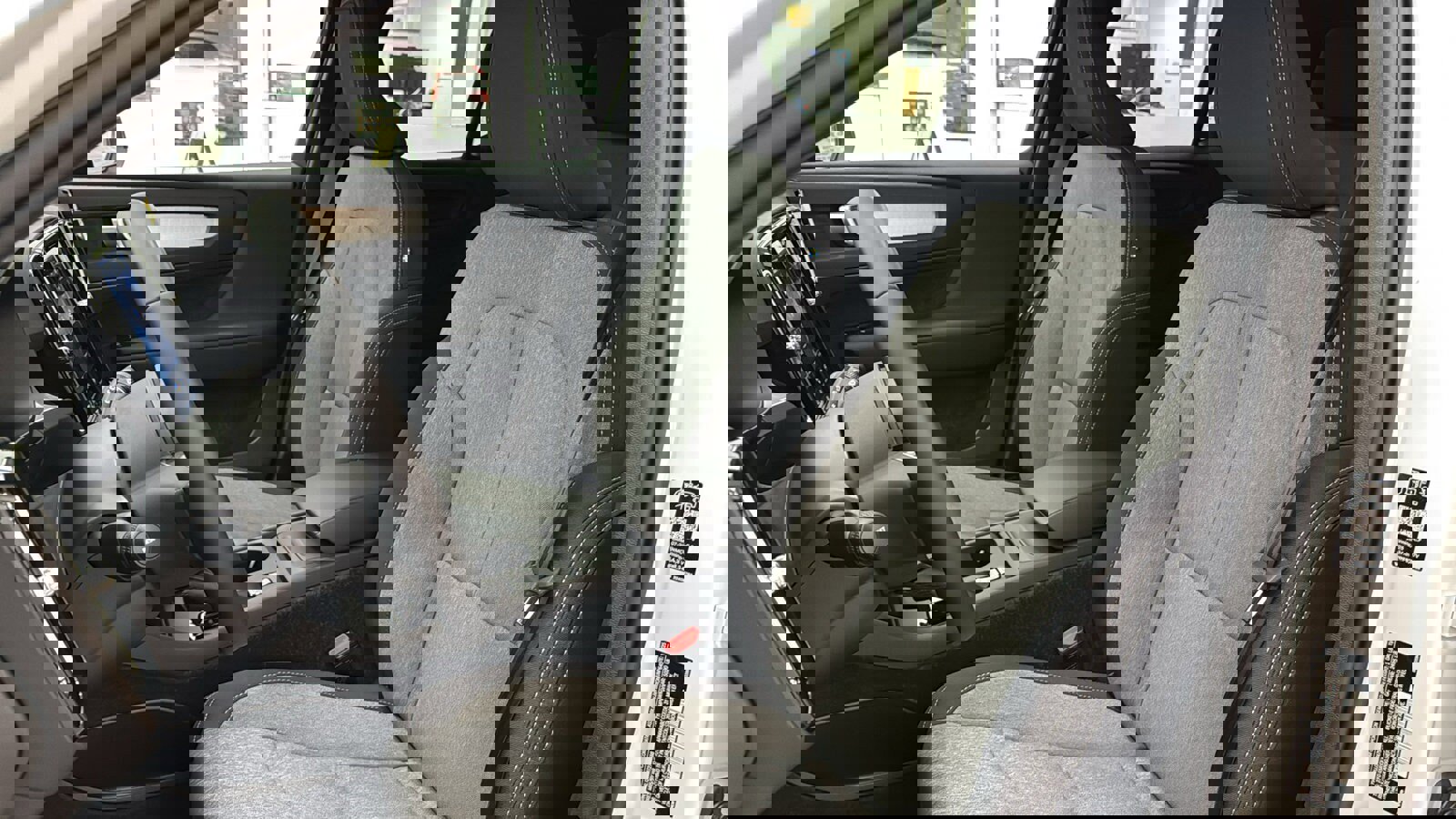 Used 2026 Volvo XC40 B5 Core w/ Climate Package image 23