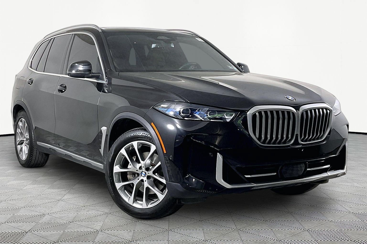 Certified 2025 BMW X5 xDrive40i w/ Premium Package AWD/4WD image 4