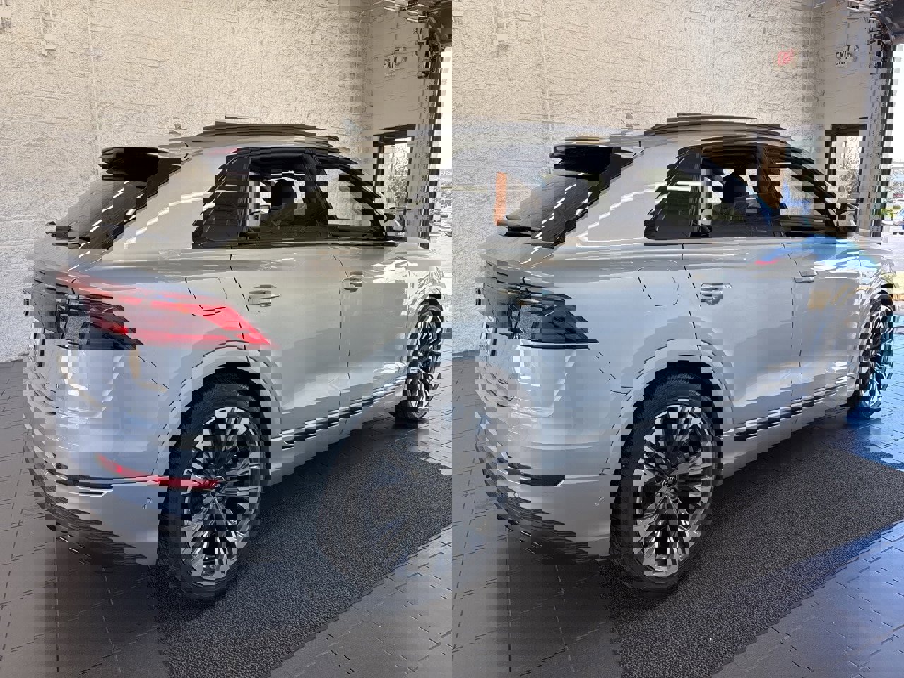 New 2025 Audi Q8 Prestige image 8