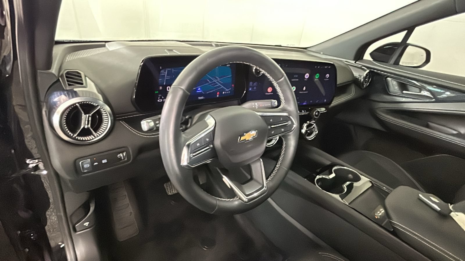 Used 2024 Chevrolet Blazer EV LT AWD/4WD image 17