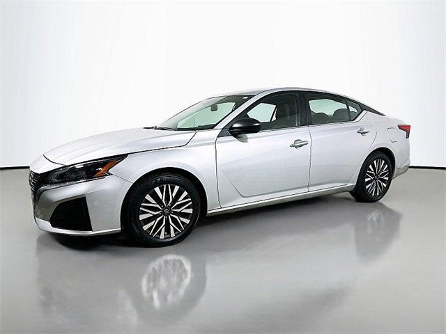 Used 2024 Nissan Altima 2.5 SV image 3