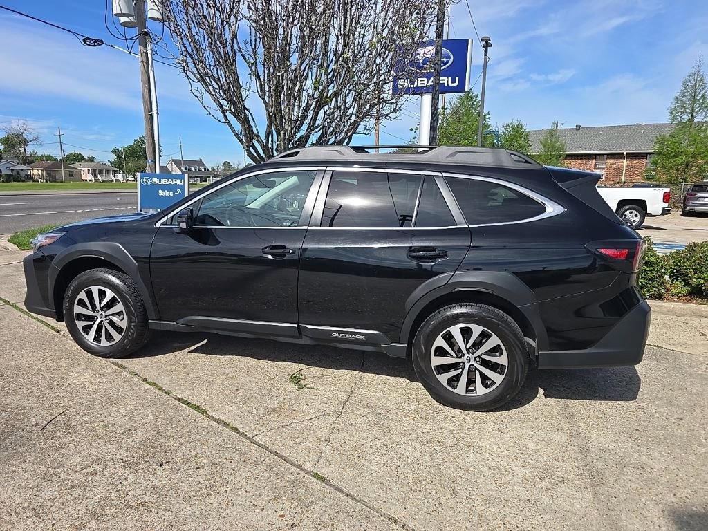 Used 2023 Subaru Outback Premium image 8