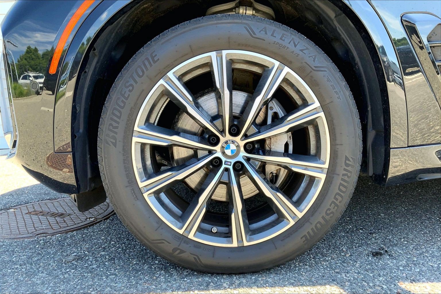 Used 2024 BMW X5 xDrive40i w/ M Sport Package AWD/4WD image 9