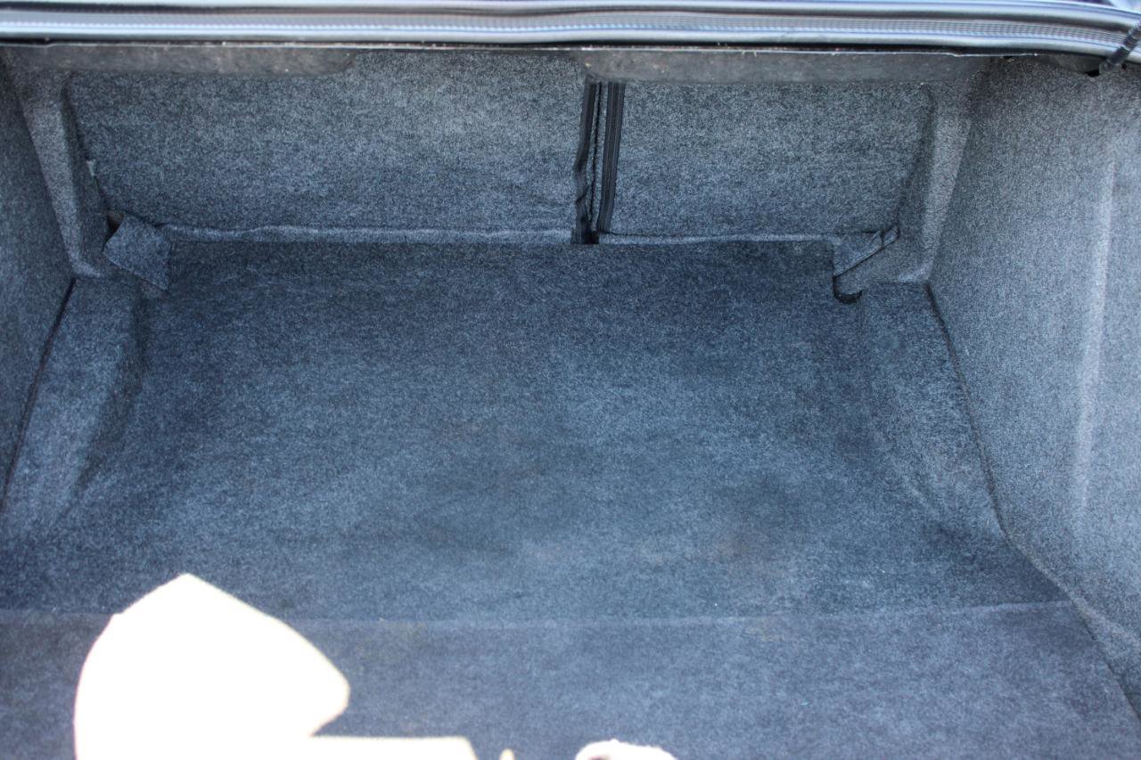 Used 2014 Dodge Challenger SXT RWD image 10