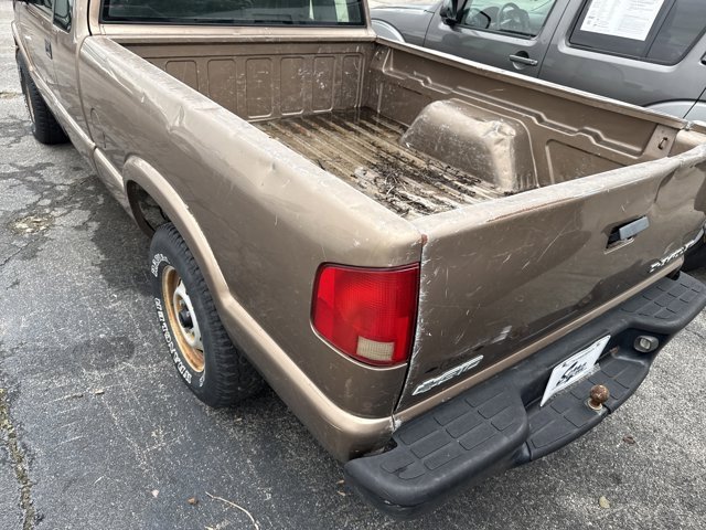 Used 2003 Chevrolet S10 Pickup 4x4 Extended Cab w/ Skid Plate Package image 7