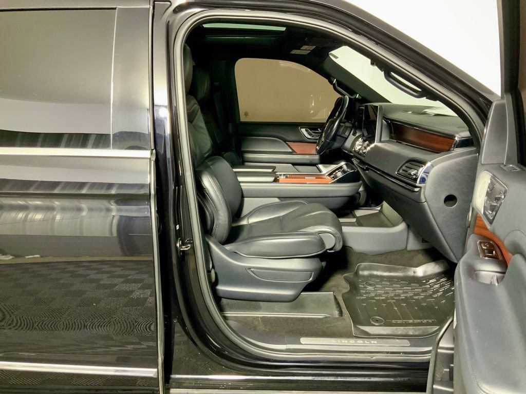 Used 2022 Lincoln Navigator Reserve image 37