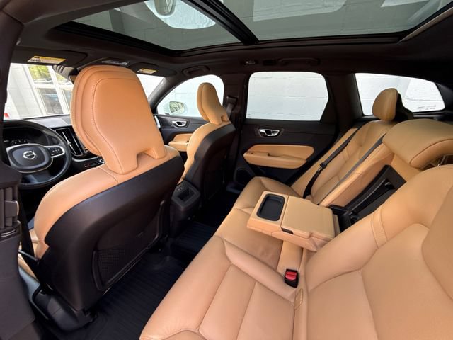 Used 2019 Volvo XC60 T5 Momentum w/ Multimedia Package AWD/4WD image 39