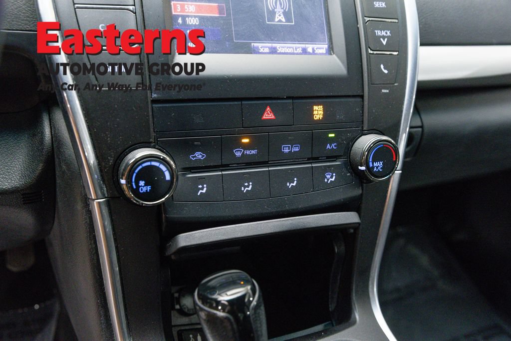 Used 2016 Toyota Camry SE FWD image 19