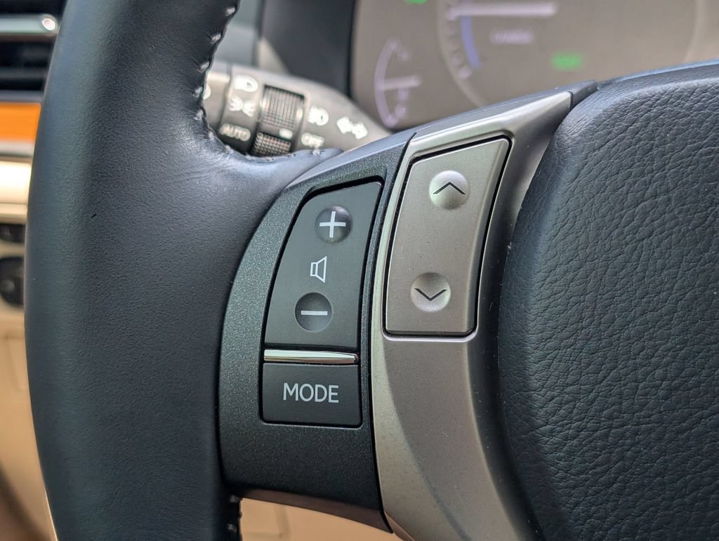 Used 2013 Lexus ES 300h w/ Luxury Pkg FWD image 20
