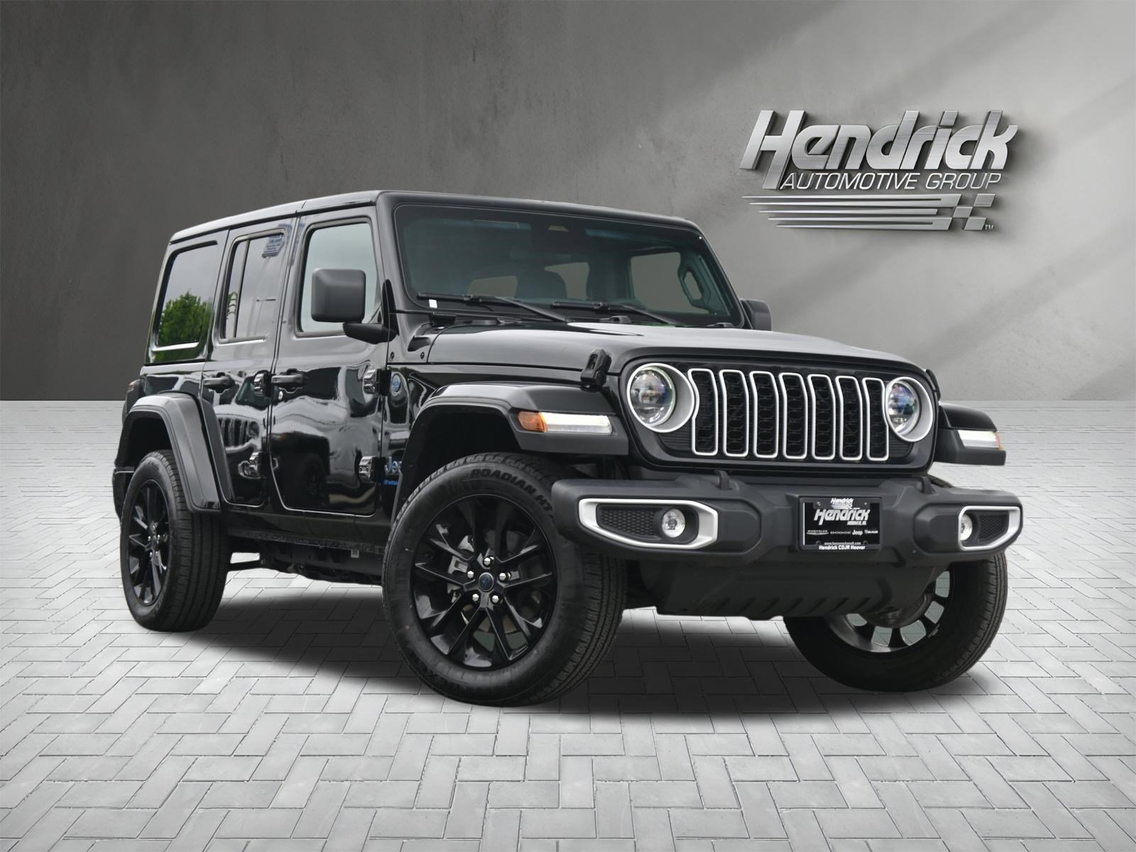 Used 2025 Jeep Wrangler Unlimited Sahara w/ Safety Group AWD/4WD image 2