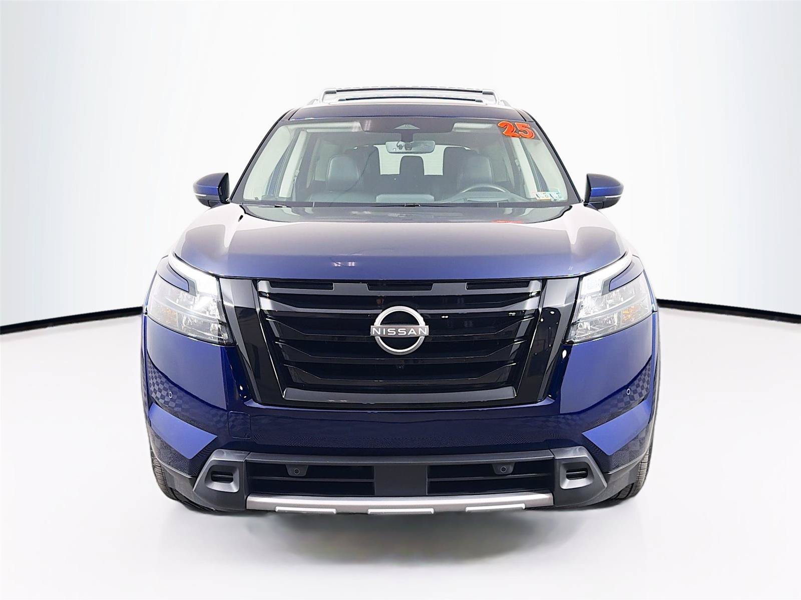 Used 2025 Nissan Pathfinder Platinum AWD/4WD image 6