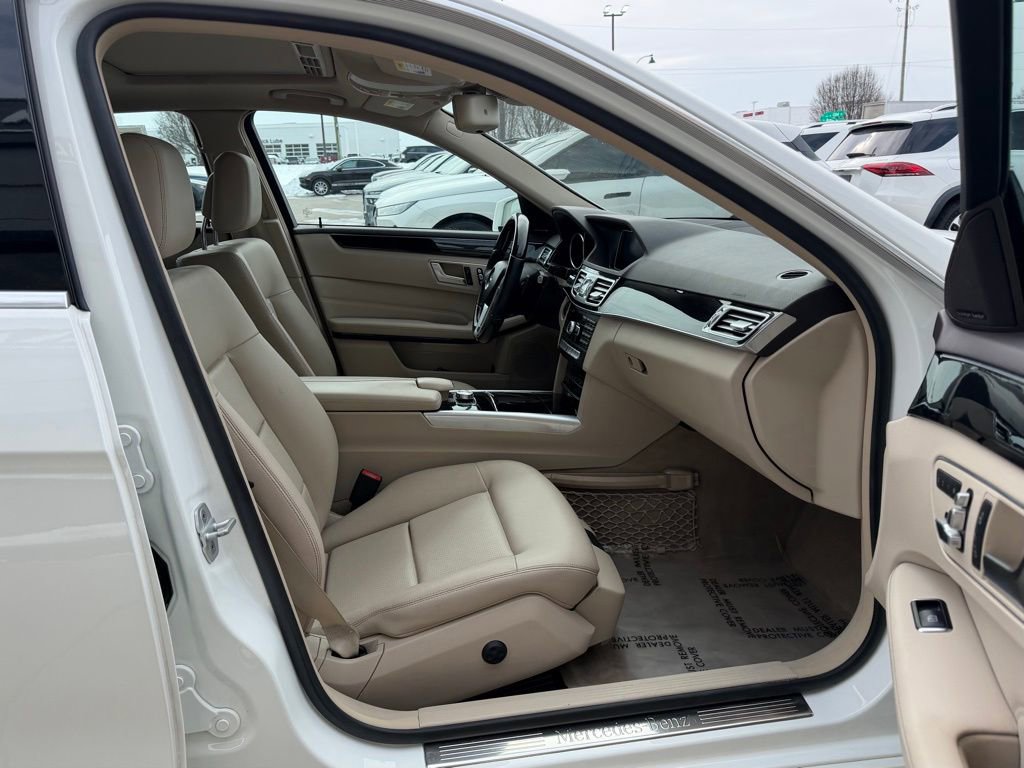Used 2014 Mercedes-Benz E 350 Sedan image 32