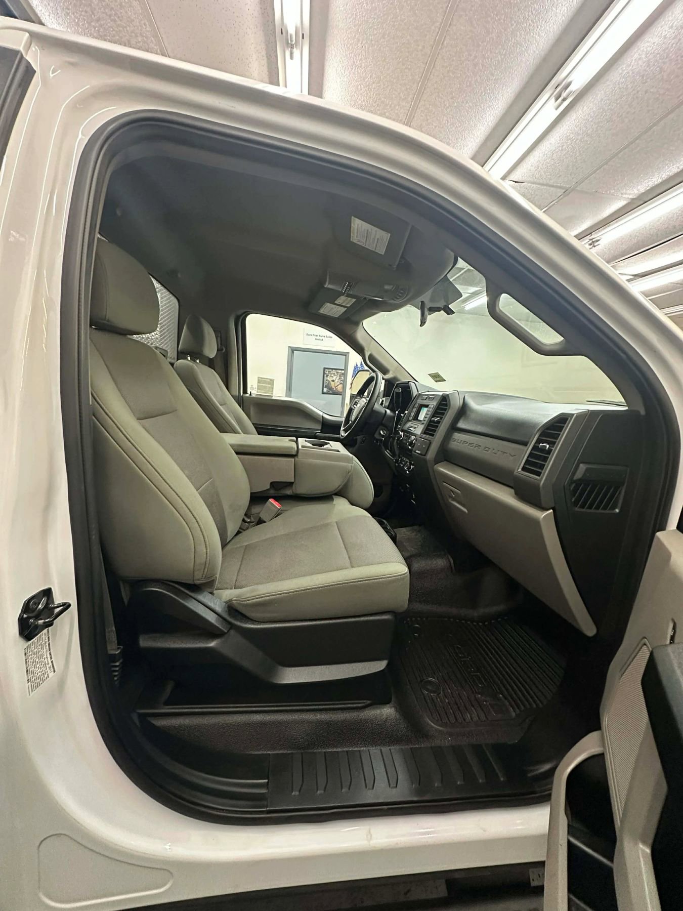 Used 2018 Ford F550 2WD Regular Cab Super Duty w/ Power Equipment Group image 25